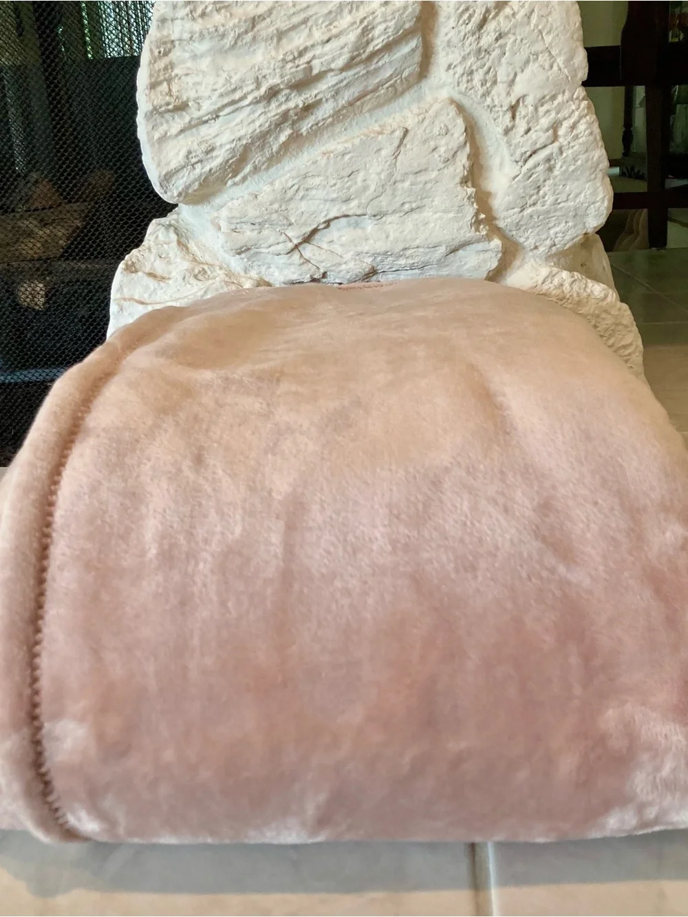 NWOT Kate Spade New York King size velvet soft fleece blanket features in blush